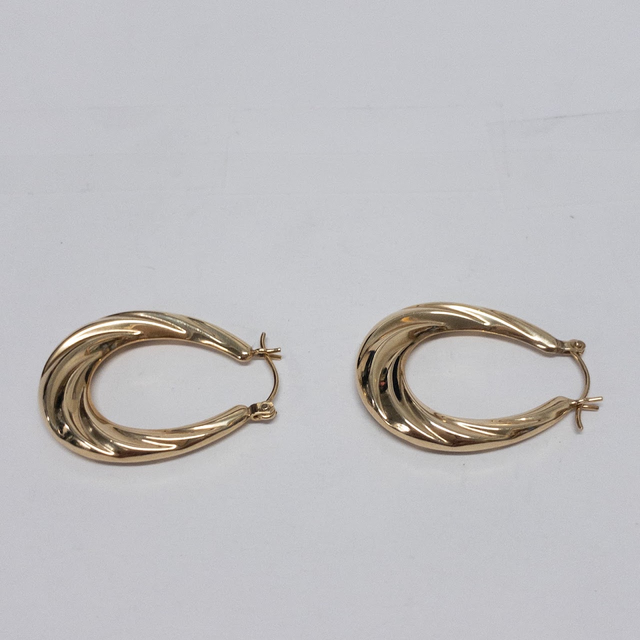 14K Gold Swirled Oval Hoop Earrings