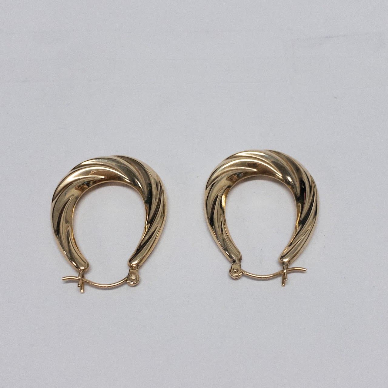 14K Gold Swirled Oval Hoop Earrings