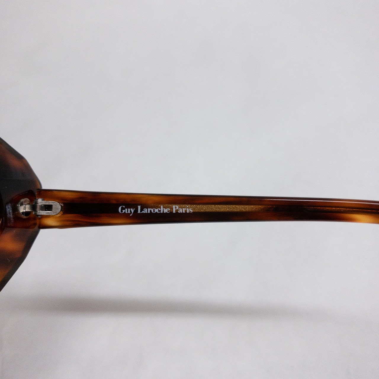 Guy Laroche Geometric Sunglasses