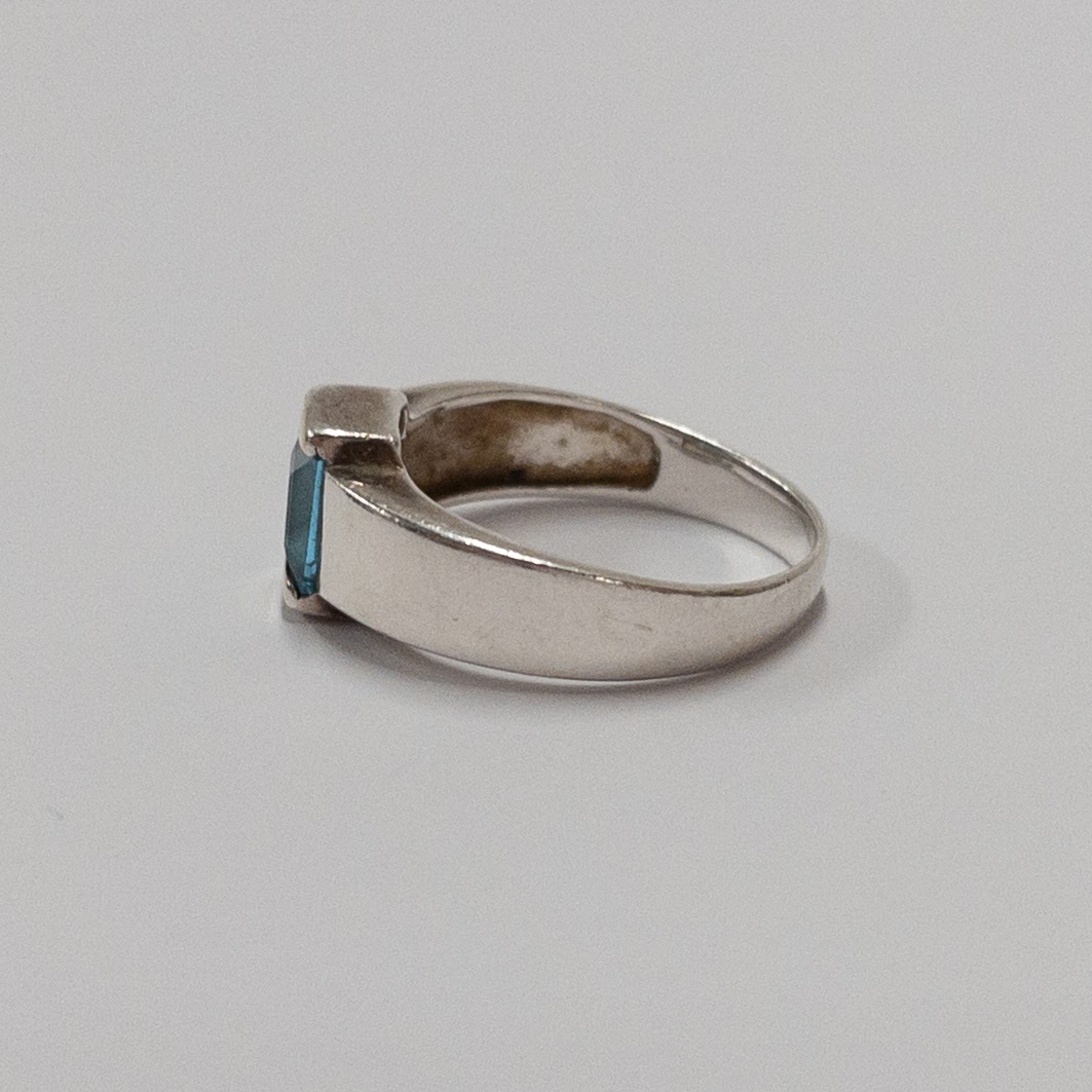 14K White Gold Aquamarine Ring