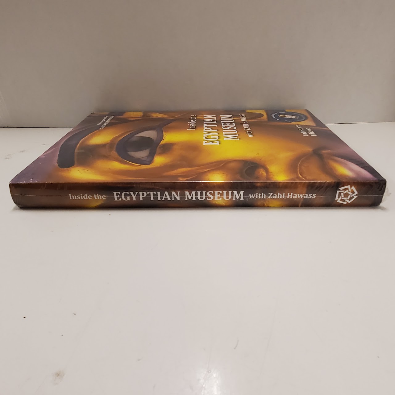 Inside the Egyptian Museum with Zahi Hawass: Collector's Edition NEW Book