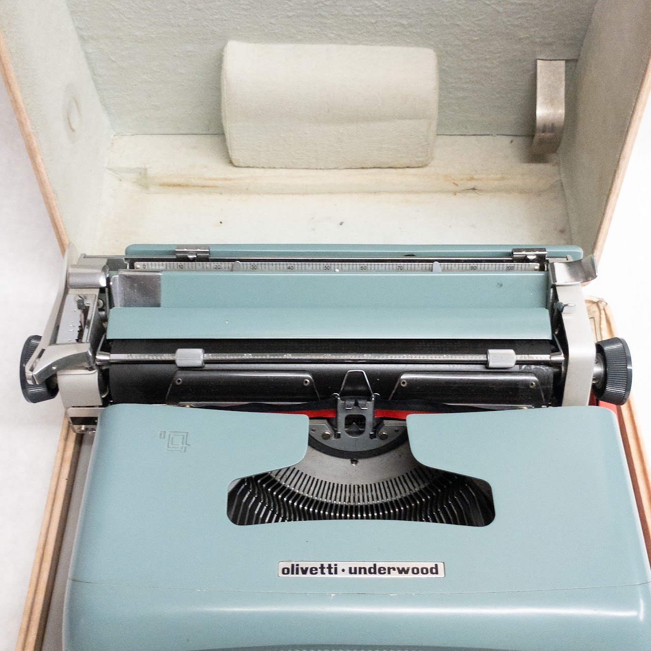 Olivetti Studio 44 Portable Manual Typewriter