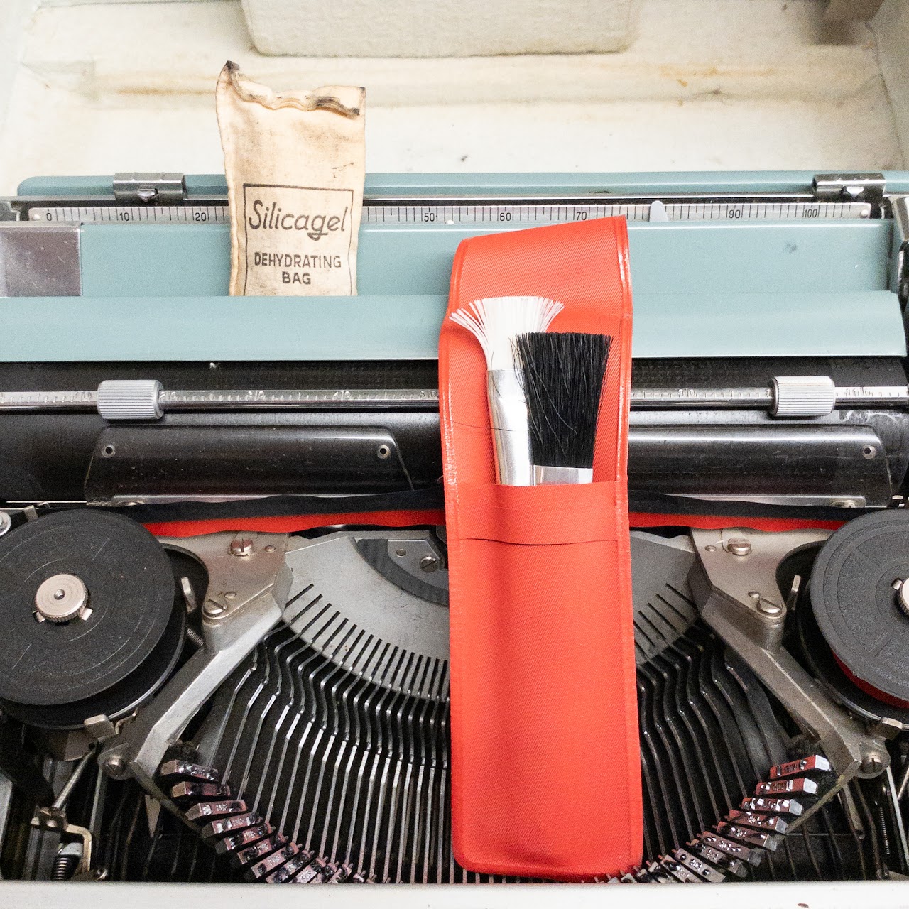 Olivetti Studio 44 Portable Manual Typewriter