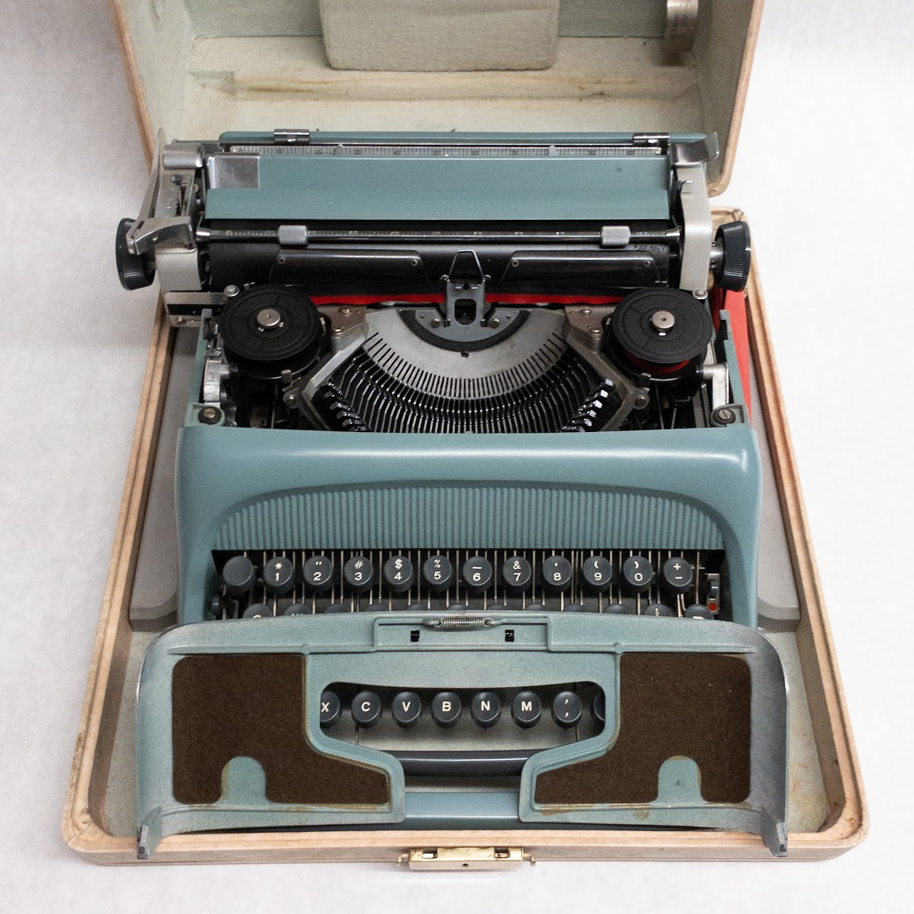 Olivetti Studio 44 Portable Manual Typewriter