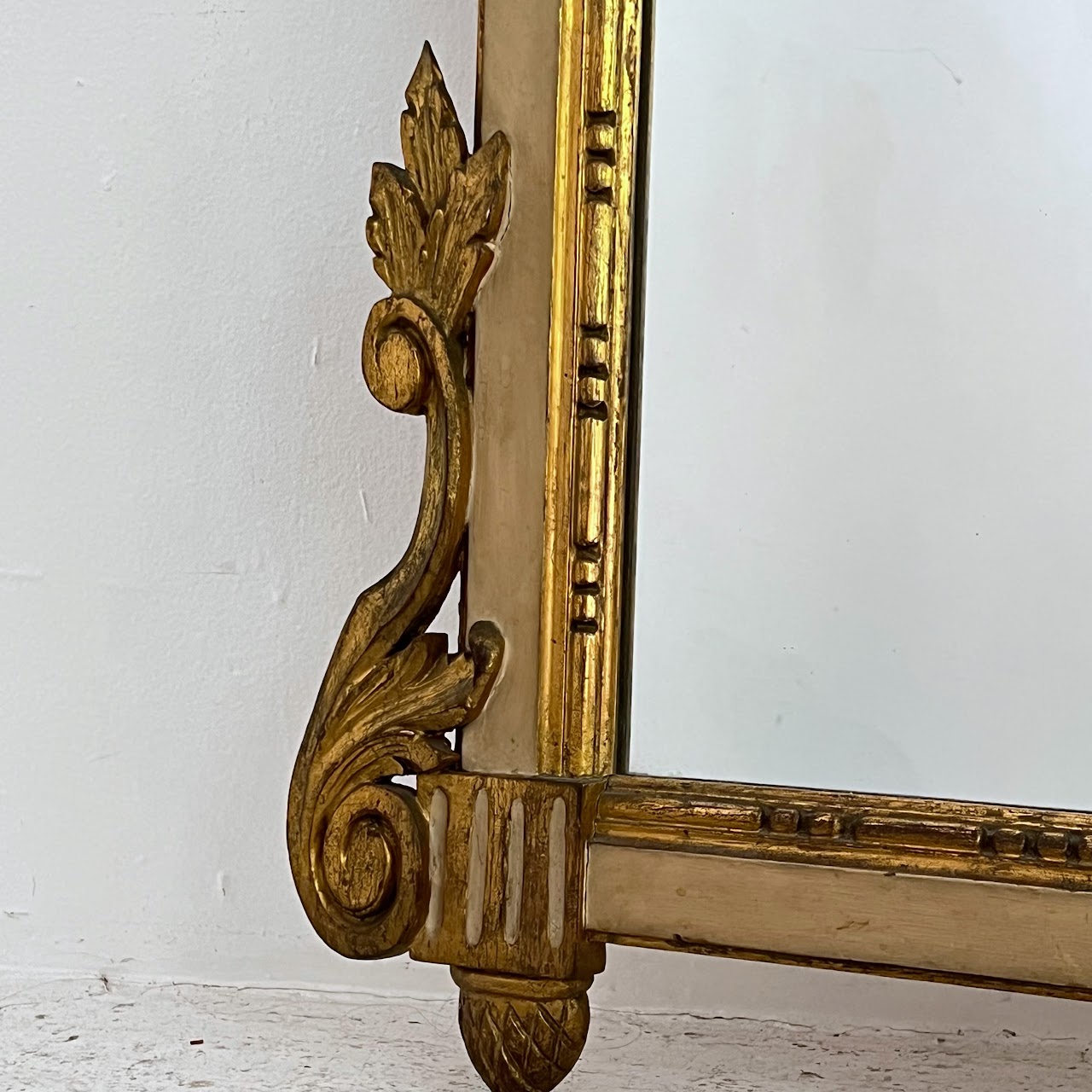 1960s Italian Giltwood Neoclassical Style Mirror