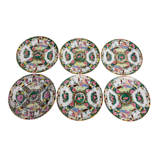 Chinese Famille Rose Medallion Vintage Plate Set
