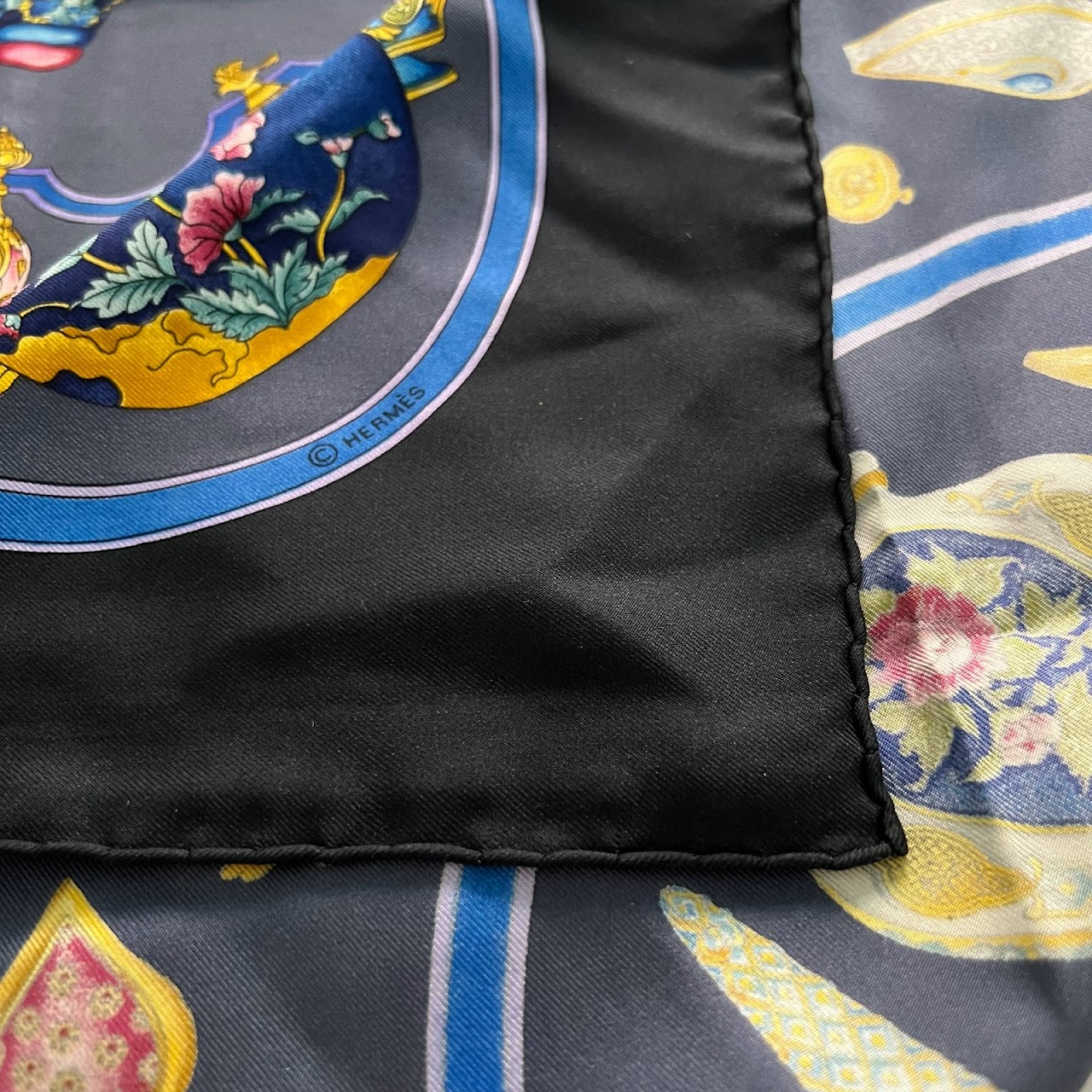 Hermès Black Qu' Importe Le Flacon Silk 90 Scarf